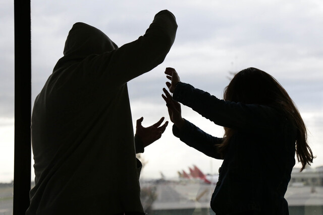 Sujeto fue capturado en flagrancia por violencia intrafamiliar y abuso sexual en San Cristóbal Las autoridades capturaron a un hombre señalado de golpear, apuñalar y abusar sexualmente de su pareja sentimental.