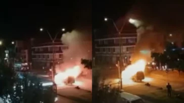 Vuelve y juega: otro carro de mariachis se incendió en Bogotá En menos de una semana, otro carro de un grupo de mariachis se incendió en la capital.