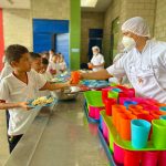 Alcaldía refocaliza entrega de alimentos a más de 53 mil estudiantes