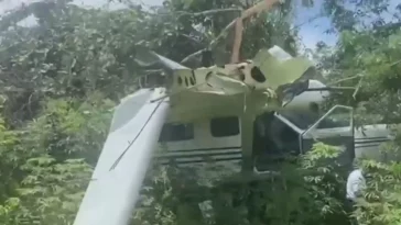 Avioneta en Bahía Cupica, Chocó, se salió de la pista y chocó contra árboles