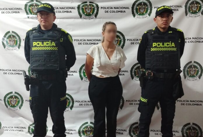 Capturada en Íquira mujer con circular azul de la Interpol