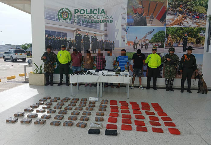 Capturados en La Paz con armas, granada y droga