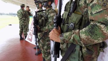 Cinco soldados heridos en combate con disidencias de las Farc En medio de combates entre el Ejército y disidencias de las Farc, cinco soldados resultaron heridos en el departamento del Cauca.