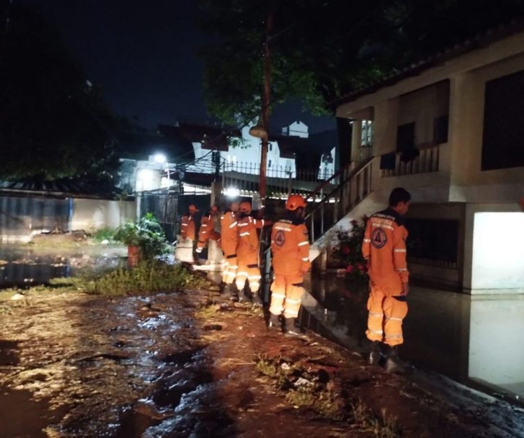Defensa Civil acompaña sectores afectados por inundaciones en Gaira