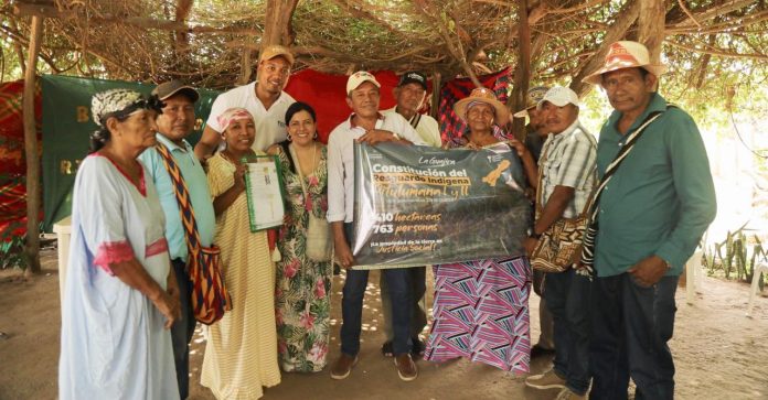 Aspecto de la formalización del resguardo indígena de Pitulumana I y II localizado en el municipio de Albania, departamento de La Guajira.