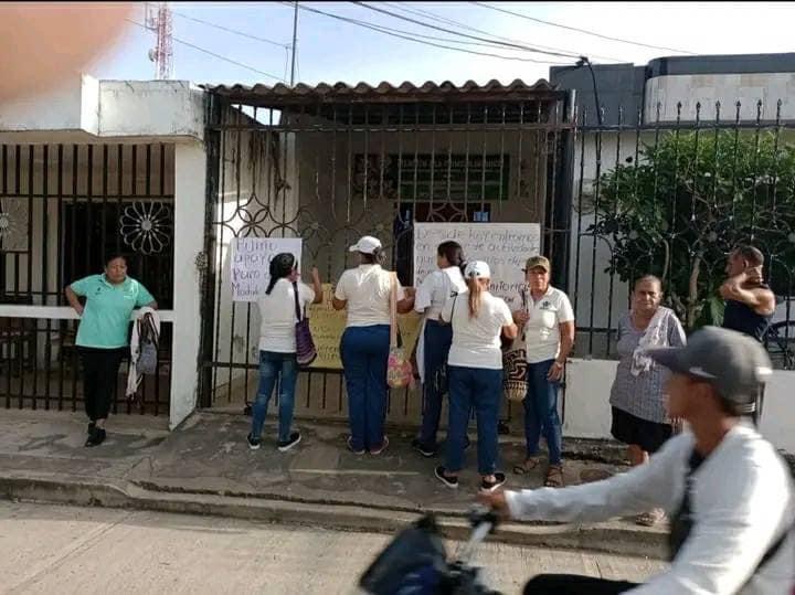 Madres comunitarias de Pijiño del Carmen protestan por incumplimiento en pago
