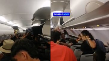 Pasajeros reportan quedar atrapados en avión de Avianca durante casi una hora después del aterrizaje;  “La puerta se quedó atascada”