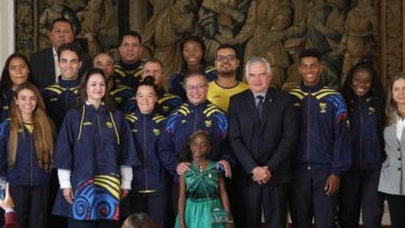 Deportistas colombianos y el presidente Petro