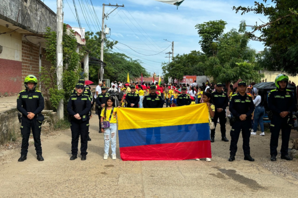 Policía encabezó desfiles de Independencia en el Magdalena
