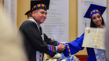 Rector de Infotep acompaña a sus egresados en su graduación profesional en Unimagdalena