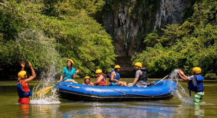 La región de Río Claro, situada a casi 138 km de Medellín, es perfecta para actividades de ecoturismo como senderismo, rafting y exploración de cuevas. Foto: Territorio Explora
