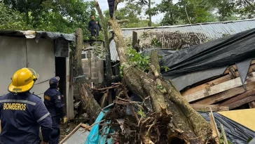 Alcaldía entrega elementos de autoconstrucción a familias afectadas por lluvias en Montería