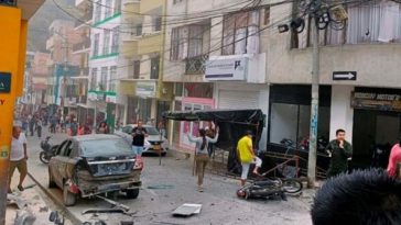 Atentado en Samaniego: motocicleta con explosivos detonada cerca de estación de Policía