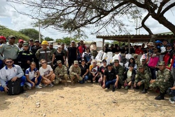 Autoridades realizan jornada de aseo en playas de Mayapo