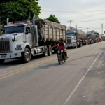 Bloqueo en la Troncal del Caribe por falta de energía eléctrica en Ciénaga