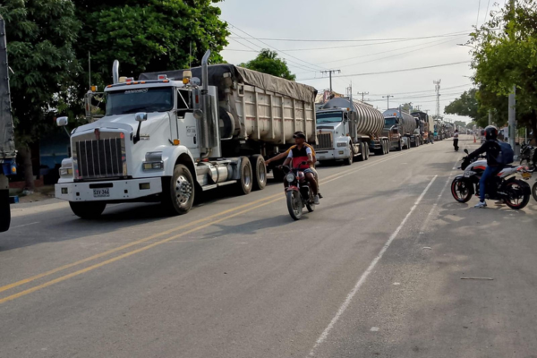 Bloqueo en la Troncal del Caribe por falta de energía eléctrica en Ciénaga