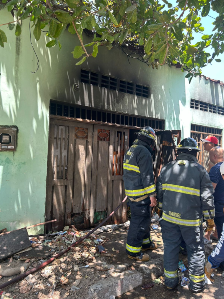 Bomberos de Neiva rescatan canino de incendio