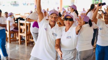 Campaña “Nuestro compromiso es mayor” inauguró el mes del adulto mayor