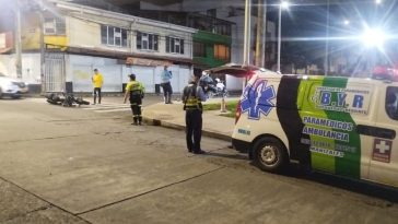 Choque de moto y taxi en el parque Faneón dejó un lesionado