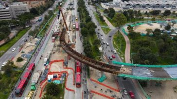 Puente TransMilenio avenida 68 con calle 26