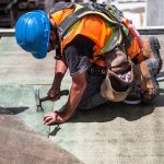 Corte avala despidos a quienes consuman drogas en trabajos de alto riesgo La Corte Constitucional determinó este viernes que el consumo de sustancias psicoactivas puede ser motivo de despido en sectores laborales de alto riesgo.