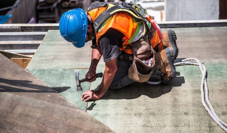 Corte avala despidos a quienes consuman drogas en trabajos de alto riesgo La Corte Constitucional determinó este viernes que el consumo de sustancias psicoactivas puede ser motivo de despido en sectores laborales de alto riesgo.