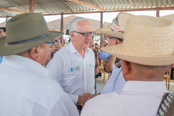 Diálogo de gobierno a  gobierno wayuu y funcionarios de MinSalud en Maicao