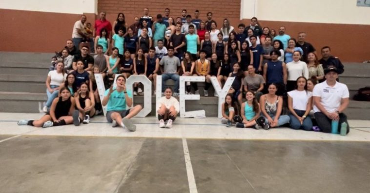 En el colegio Semenor se celebró el primer campamento deportivo de voleibol