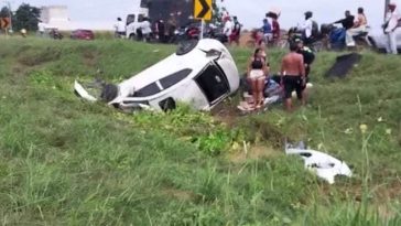 Familia sobrevive de milagro tras aparatoso accidente de tránsito