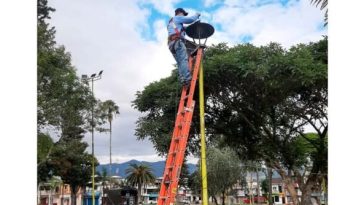 Inician trabajos de iluminación en espacios públicos para mejorar la seguridad en Sandoná