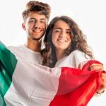 Italia ofrece becas de posgrado con pago incluido para colombianos