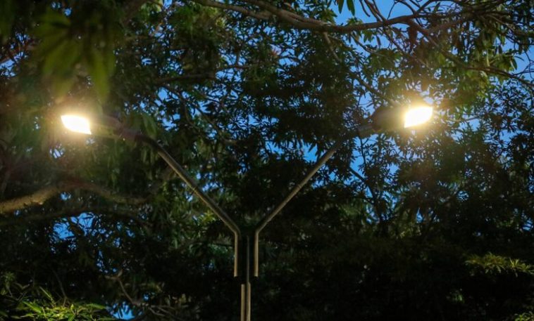 Llegó la transformación con nuevas luminarias al barrio República de Panamá