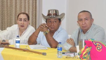 Aspecto de una de las mesas técnicas con la participación de directivos de la etnia wayuu en lo referente a la salud.