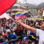 Protestas en Venezuela ya dejan más de 1.000 detenidos: denuncian arresto de testigos electorales Se está denunciando que el gobierno de Nicolás Maduro viene persiguiendo y deteniendo a testigos electorales de la oposición en todo el país. Se registran múltiples arrestos.