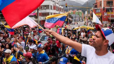 Protestas en Venezuela ya dejan más de 1.000 detenidos: denuncian arresto de testigos electorales Se está denunciando que el gobierno de Nicolás Maduro viene persiguiendo y deteniendo a testigos electorales de la oposición en todo el país. Se registran múltiples arrestos.