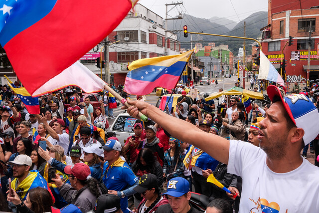 Protestas en Venezuela ya dejan más de 1.000 detenidos: denuncian arresto de testigos electorales Se está denunciando que el gobierno de Nicolás Maduro viene persiguiendo y deteniendo a testigos electorales de la oposición en todo el país. Se registran múltiples arrestos.