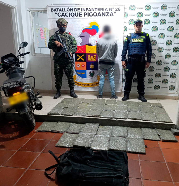 Sorprendidos transportando 35 Kilos de marihuana en la vía La Plata-Inzá