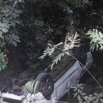 Un vehículo rodó 15 metros por una ladera en la vereda Lisboa de Manizales