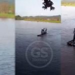 ¡Preocupante! Niños se desplazan en balsa improvisada para llegar a su escuela en Tierralta