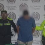 24 personas fueron capturadas el fin de semana de Amor y Amistad en Cundinamarca La Policía logró 24 capturas y 3 aprehensiones por diversos delitos, 17 de ellas en flagrancia y 7 por orden judicial. Además, se incautaron 2 armas de fuego, se recuperaron 2 motocicletas y se decomisaron más de 1.200 dosis de estupefacientes.