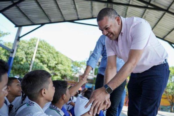 Alcalde de Riohacha promueve sentido de pertenencia en Instituciones Educativas