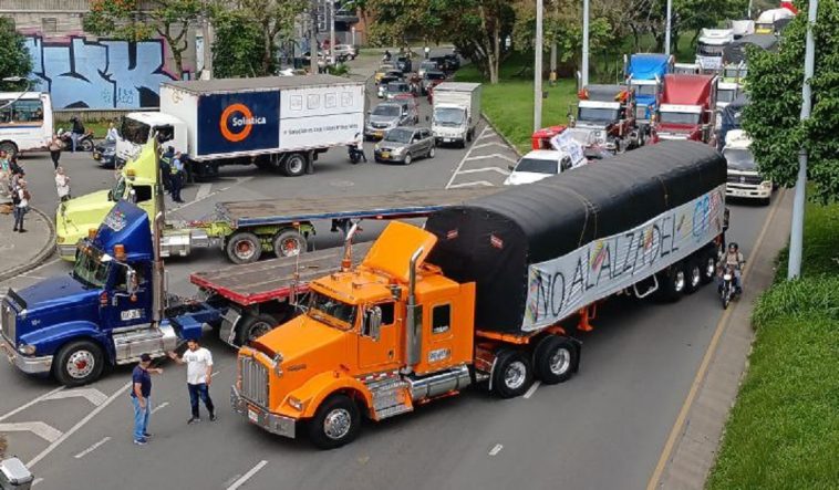 Atención: así están las vías de Medellín y Antioquia con bloqueos camioneros