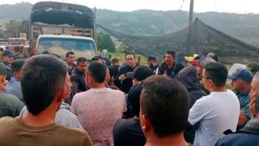 Autoridades locales de Nariño concretan corredor humanitario ante paro camionero en vía Circunvalar Galeras