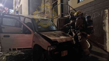 Bomberos controlaron un incendio vehicular en el Centro de Manizales