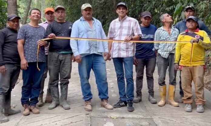 Concluyó proceso de pavimentación vial en vereda de Iquira 