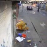 EN VIDEO: Conductor borracho destruyó el puesto de una vendedora informal en Kennedy Tras destrozar el carrito de la señora Carmen, el sujeto se dio a la fuga.