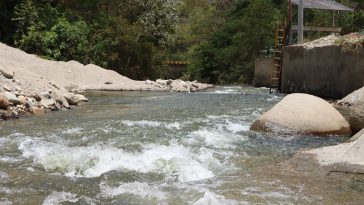 El río Las Ceibas mantiene su caudal