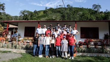 Empresarios extranjeros visitaron fincas cafeteras de Timaná