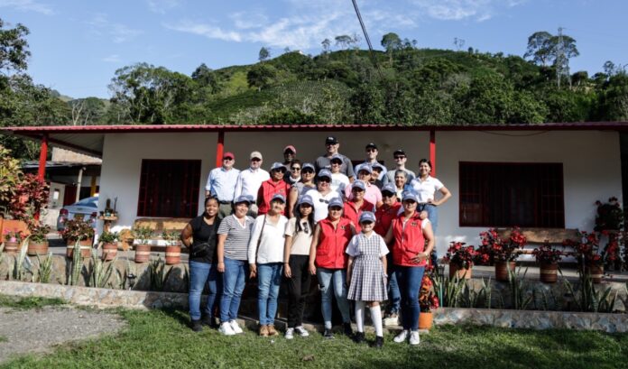 Empresarios extranjeros visitaron fincas cafeteras de Timaná