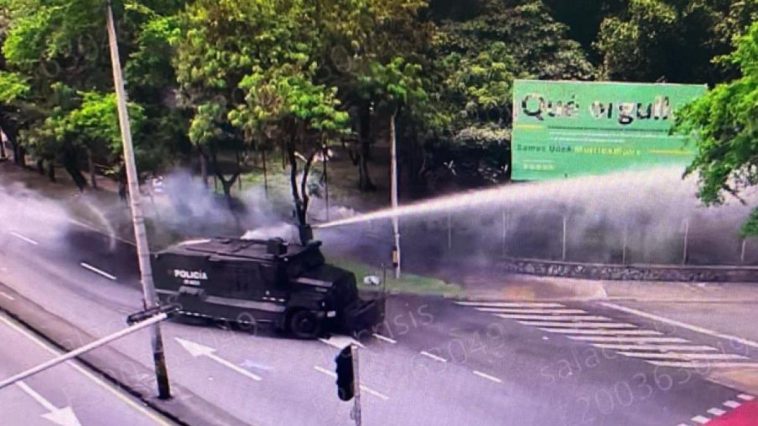 Encapuchados se tomaron la Universidad de Antioquia, hubo detonaciones y personas retenidas: policía intervino